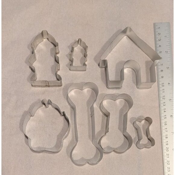 Dog Themed Cookie Cutter Set Dog House Bone fire Hydrant - Picture 10 of 13